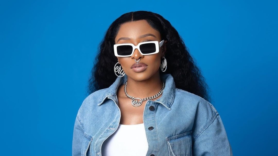 Dj Zinhle Unexpected: Watch Zinhle Mourning AKA - South Africa Rich And ...